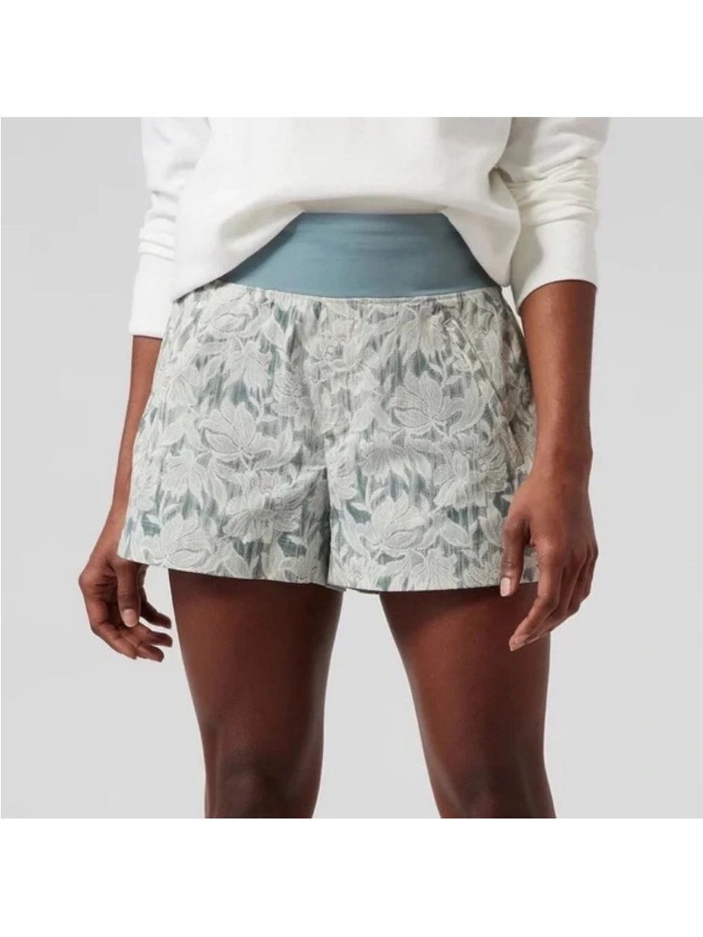 Athleta Trekkie North Shorts Size 4 Women's Floral Shorts Athletic Outdoor Blue